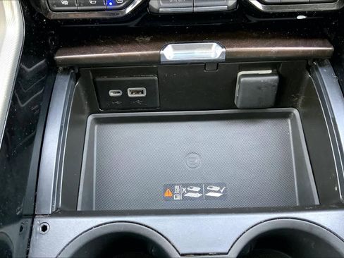 Used 2022 GMC Yukon XL Denali image 34