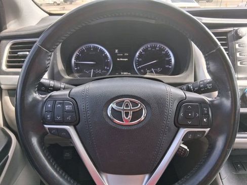 Used 2019 Toyota Highlander XLE image 20