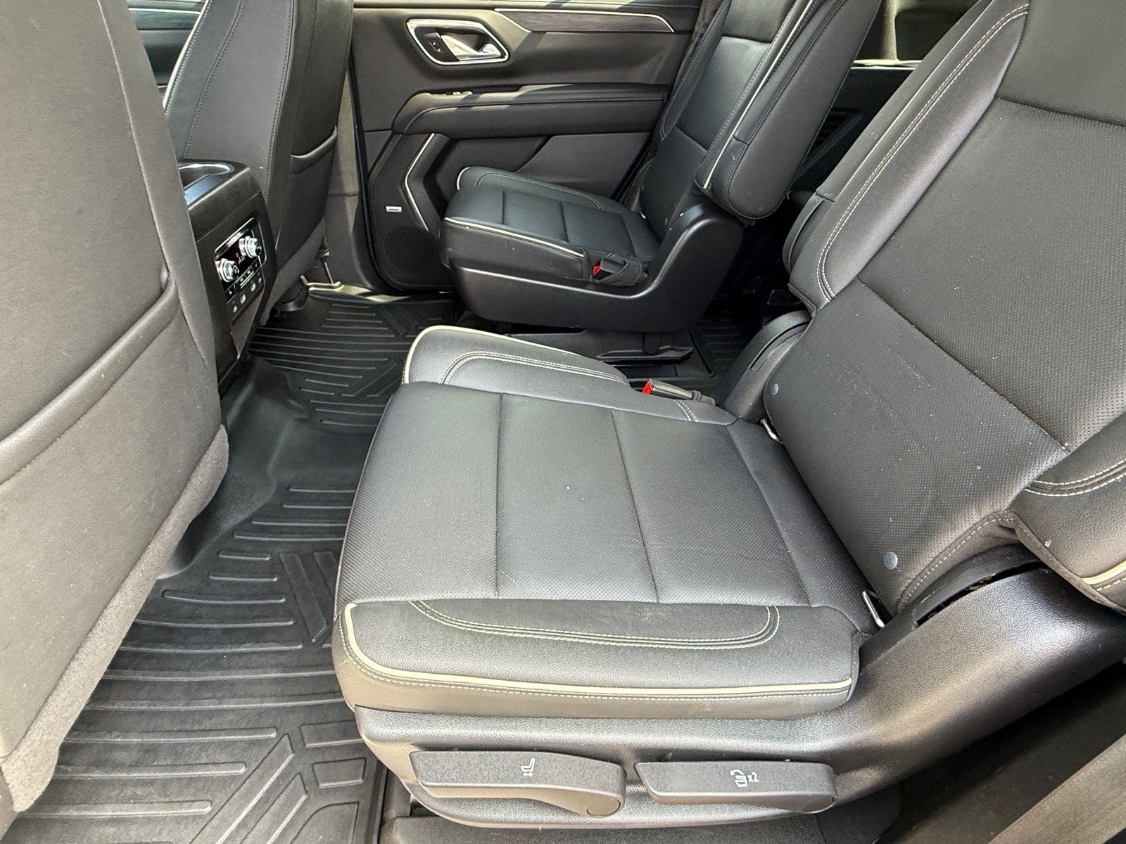 Used 2022 GMC Yukon SLT w/ SLT Premium Package AWD/4WD image 11