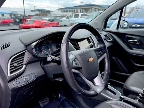Used 2018 Chevrolet Trax LT w/ LT Convenience Package image 10