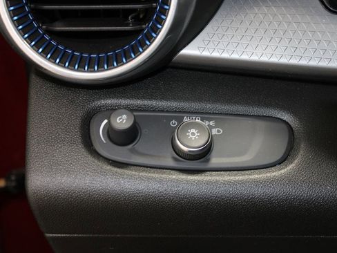 Used 2025 Chevrolet Trax LT image 34