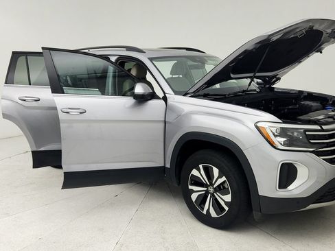 Used 2024 Volkswagen Atlas SE FWD image 10