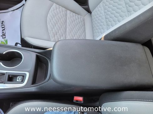 Used 2021 Chevrolet Equinox LS w/ LS Convenience Package image 29