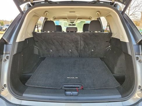 Used 2024 Nissan Rogue SV image 15