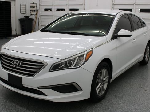 Used 2017 Hyundai Sonata SE FWD image 3
