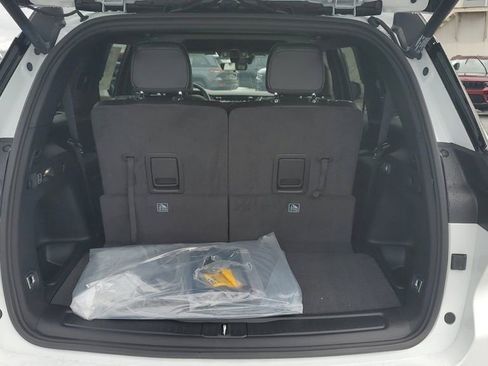 New 2025 Jeep Grand Cherokee L Altitude image 9