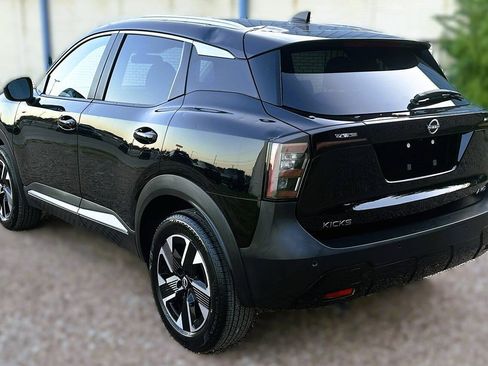 Used 2026 Nissan Kicks SV AWD/4WD image 7