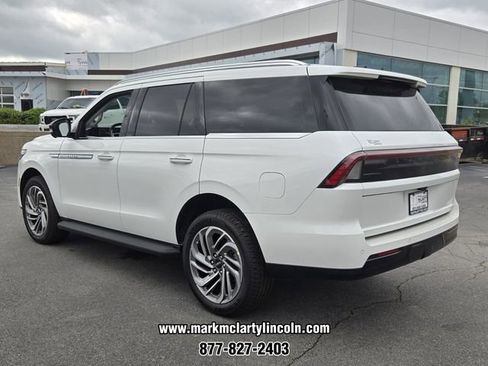 New 2026 Lincoln Navigator Premiere AWD/4WD image 3