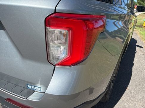 Used 2024 Ford Explorer XLT w/ Equipment Group 202A RWD image 14