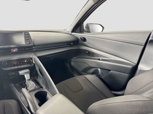 Certified 2025 Hyundai Elantra Sport image 22