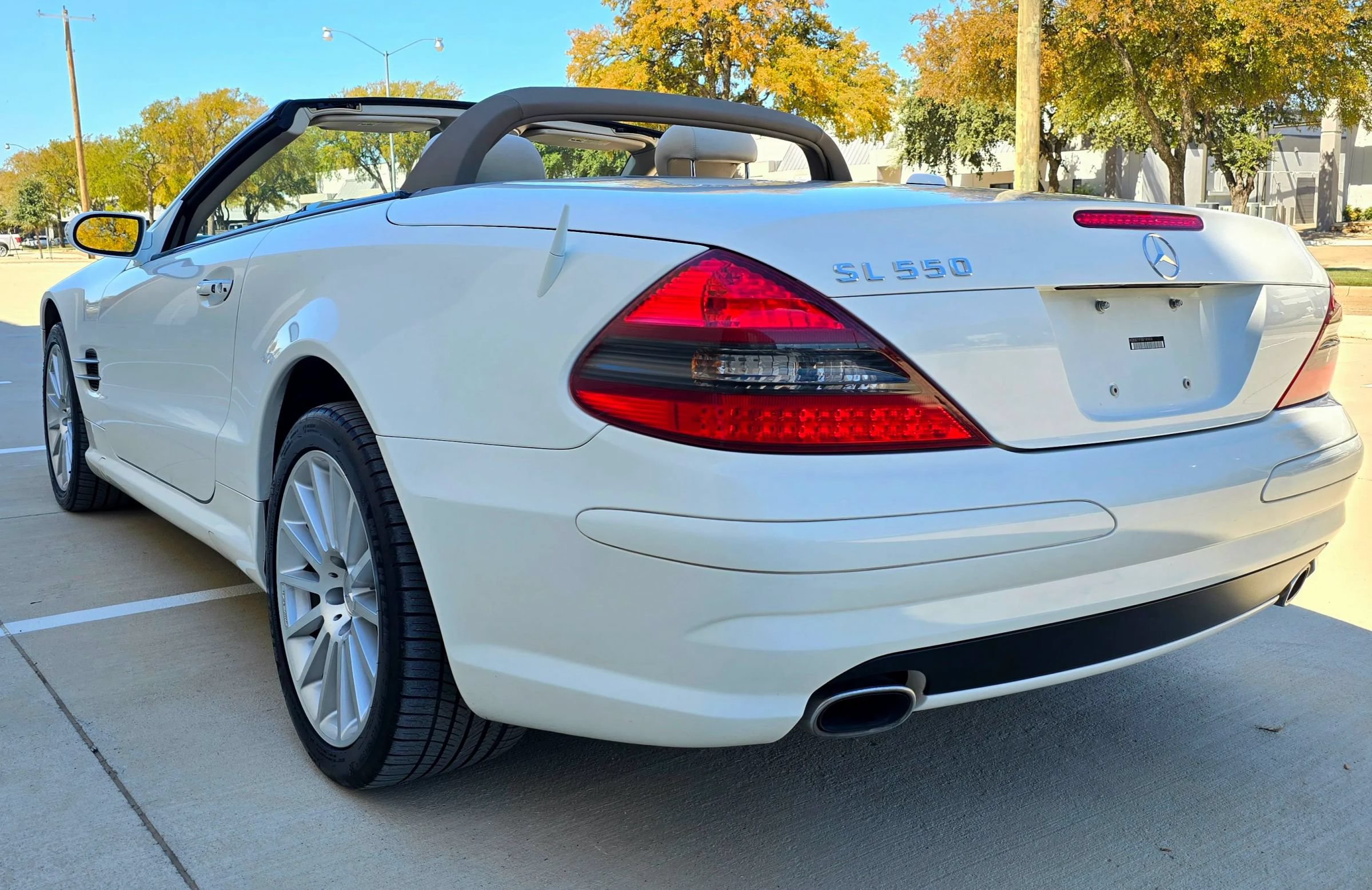 Used 2008 Mercedes-Benz SL 550 image 8