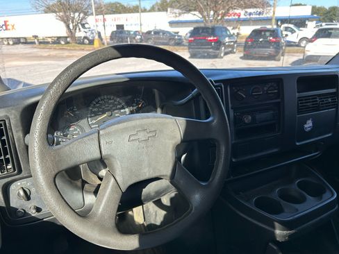 Used 2005 Chevrolet Express 1500 image 27