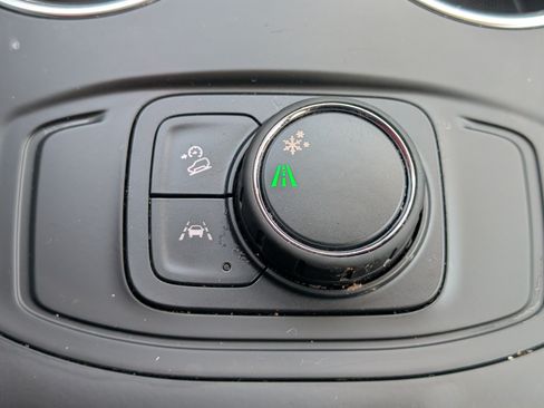 Used 2024 GMC Terrain SLE FWD image 19