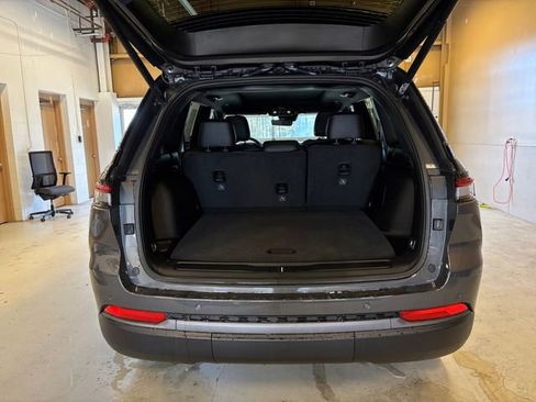 New 2026 Jeep Grand Cherokee Limited w/ Limited Altitude Package AWD/4WD image 18