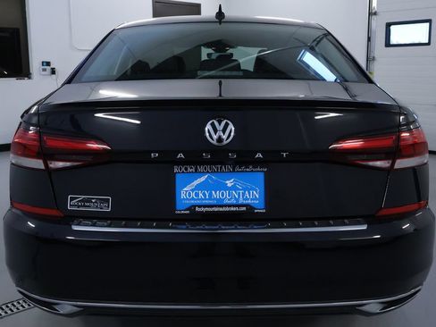 Used 2021 Volkswagen Passat 2.0T SE image 6