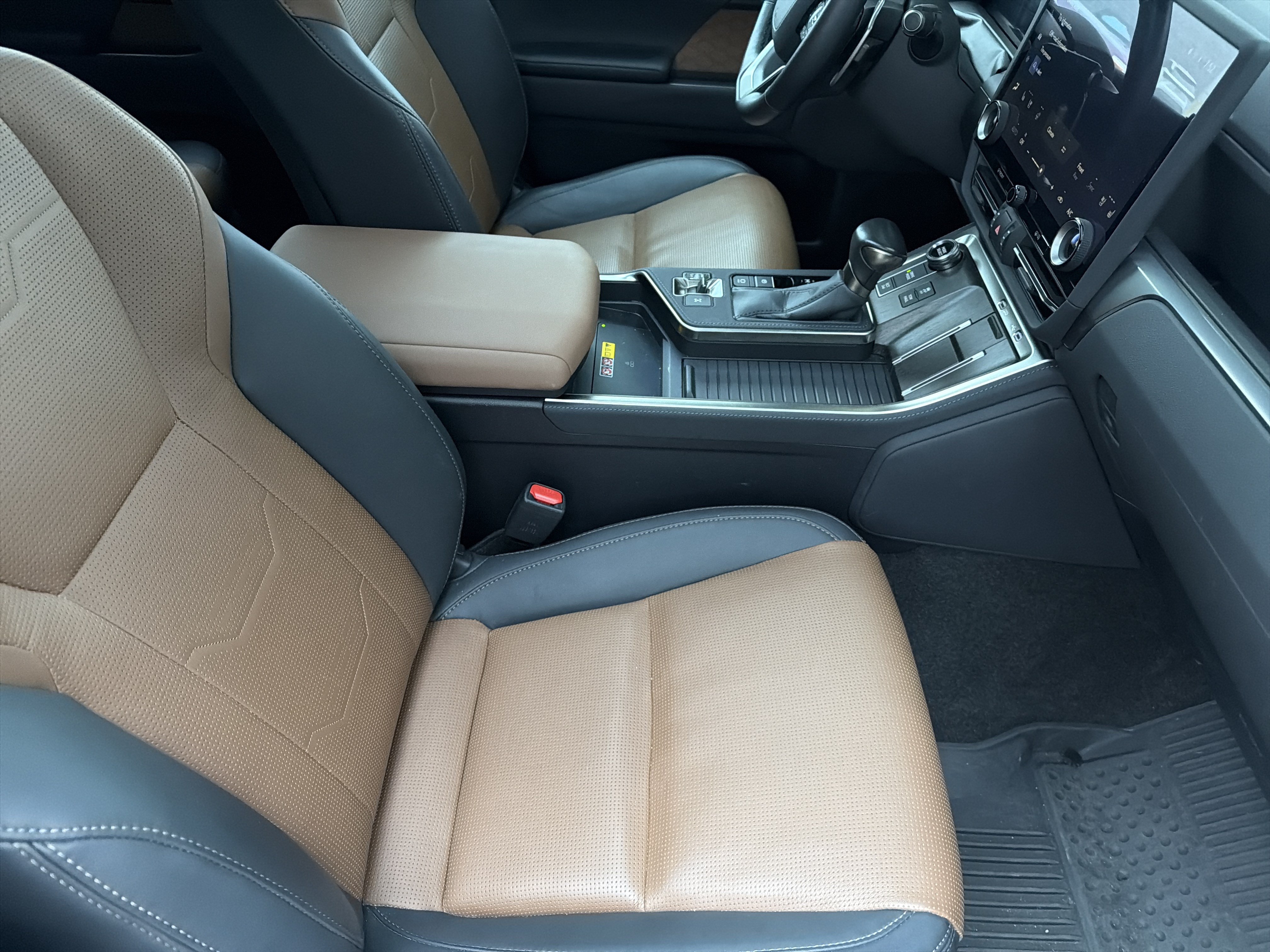 Used 2025 Lexus GX 550 w/ Cold Area Package AWD/4WD image 41