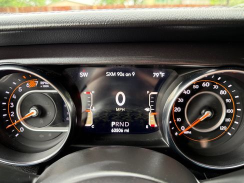 Used 2021 Jeep Wrangler Unlimited Sahara AWD/4WD image 19