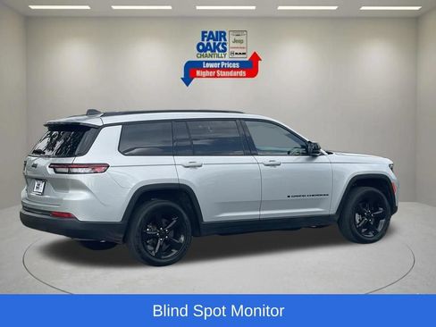 Used 2025 Jeep Grand Cherokee L Laredo AWD/4WD image 7