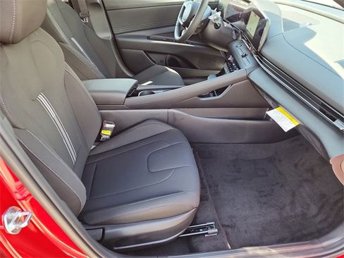 New 2025 Hyundai Elantra SEL image 8