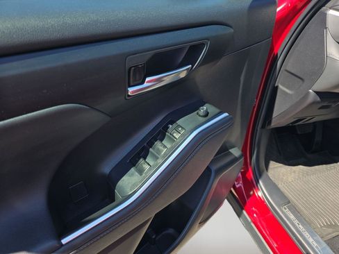 Used 2022 Toyota Highlander XLE image 22