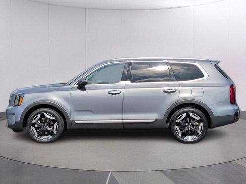 Used 2025 Kia Telluride S FWD image 2