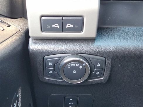 Used 2020 Ford F250 Lariat w/ Chrome Package image 21