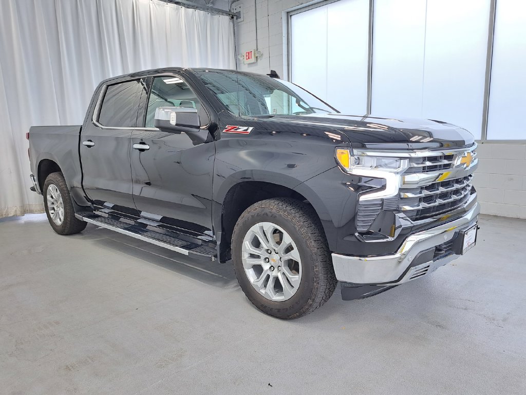 Used 2025 Chevrolet Silverado 1500 LTZ w/ LTZ Premium Package AWD/4WD image 4