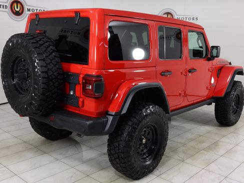 Used 2025 Jeep Wrangler Unlimited Rubicon AWD/4WD image 3