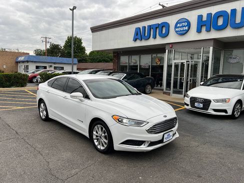 Used 2018 Ford Fusion SE w/ Equipment Group 602A FWD image 3