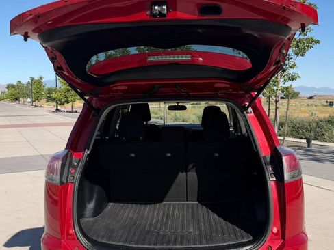 Used 2016 Toyota RAV4 LE AWD/4WD image 9