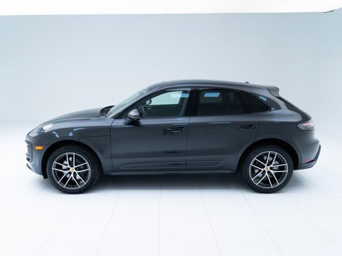 Certified 2023 Porsche Macan AWD/4WD image 2