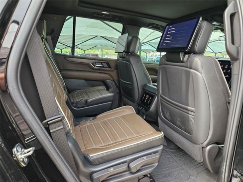 Used 2025 GMC Yukon Denali Ultimate w/ LPO, Floor Liner Package AWD/4WD image 25