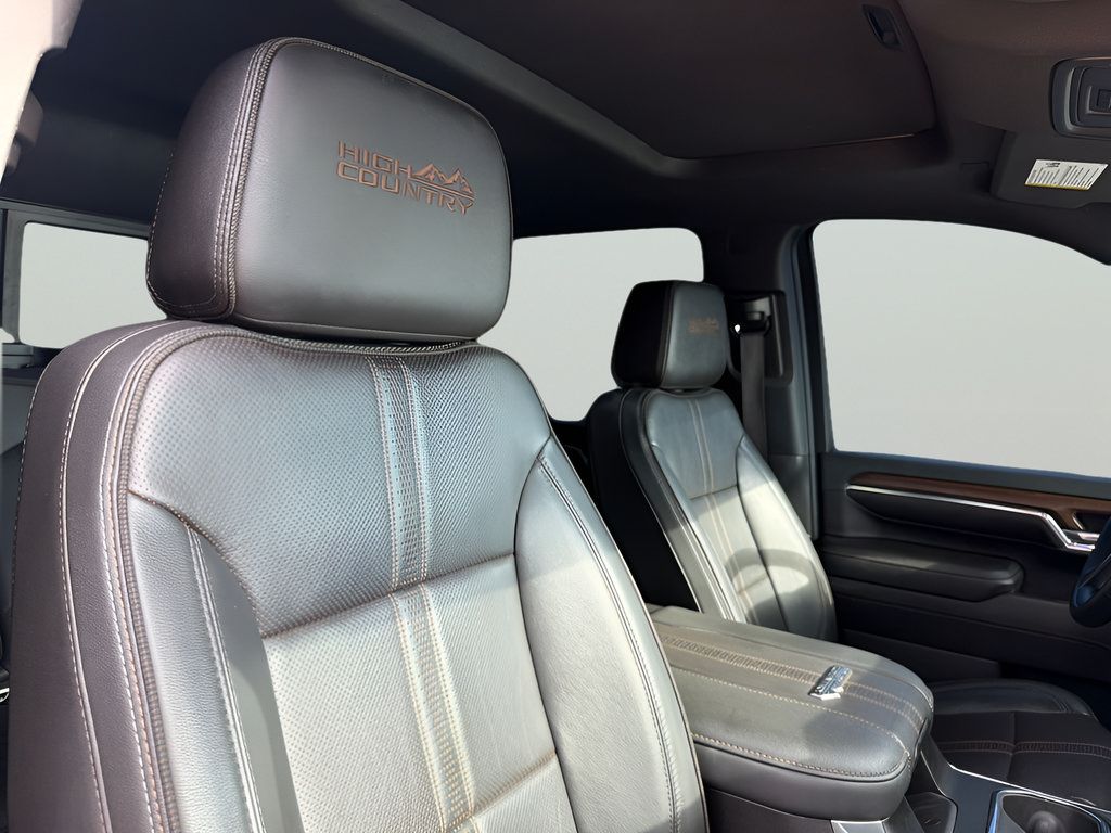 Used 2024 Chevrolet Silverado 2500 High Country w/ High Country Premium Package AWD/4WD image 45