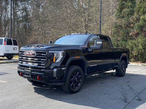 Used 2024 GMC Sierra 2500 AT4 w/ AT4 Preferred Package image 5