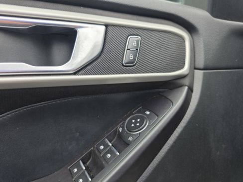 Used 2020 Ford Explorer XLT w/ Comfort Package AWD/4WD image 13
