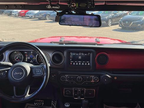 Used 2021 Jeep Gladiator Willys image 12