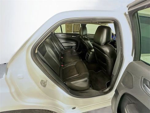 Used 2017 Chrysler 300 C w/ Safetytec Plus Group image 28