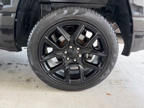 Used 2024 RAM 1500 Laramie AWD/4WD image 19
