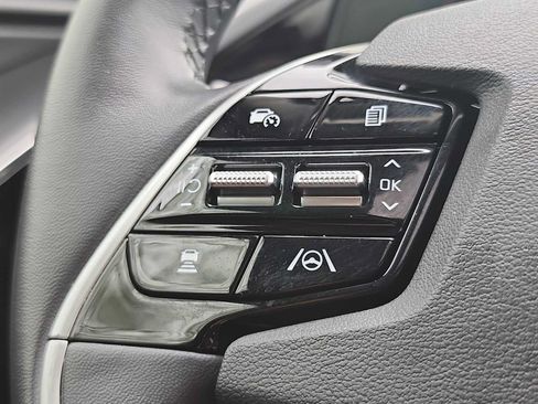Used 2023 Kia Niro EX Touring FWD image 28