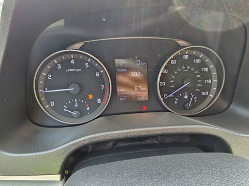 Used 2017 Hyundai Elantra SE image 12