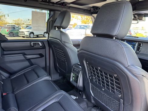 Used 2025 Ford Bronco Badlands image 35