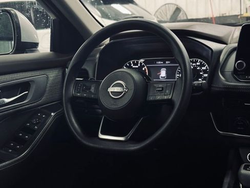 Used 2022 Nissan Rogue SV image 21