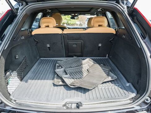 Used 2023 Volvo XC60 B5 Ultimate w/ Climate Package image 10