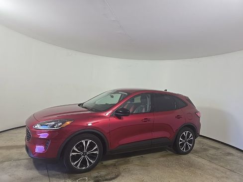 Used 2021 Ford Escape SE w/ SE Sport Appearance Package image 2