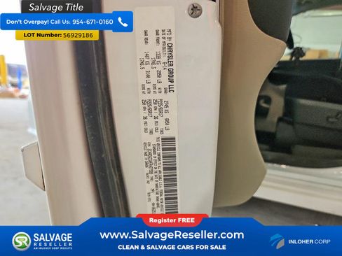 Used 2014 Dodge Grand Caravan SXT w/ Rear Park Assist Package FWD image 17