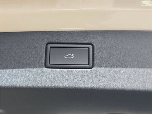 New 2026 Volkswagen Tiguan SE R-Line FWD image 25