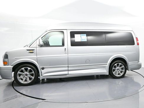 Used 2017 GMC Savana 2500 RWD image 4