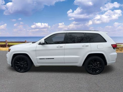 Used 2019 Jeep Grand Cherokee Altitude image 5