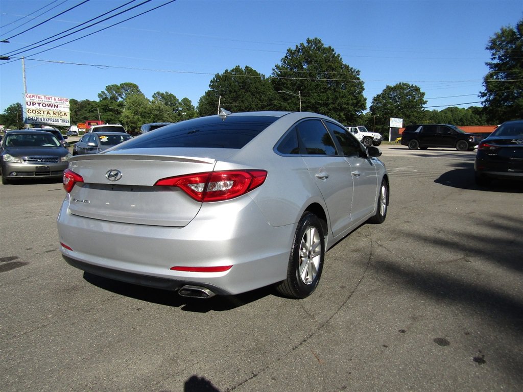 Used 2015 Hyundai Sonata SE w/ Option Group 09 FWD image 7