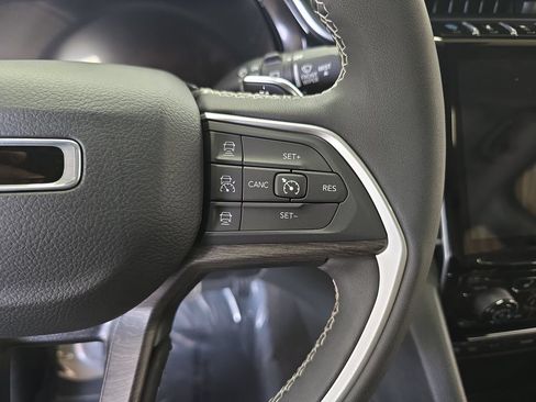 Used 2023 Jeep Grand Cherokee 4WD 4xe image 18